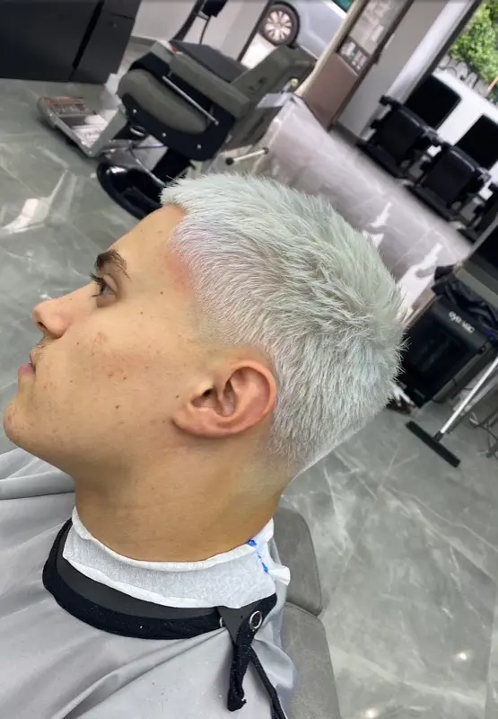 Coloration cheveux courts